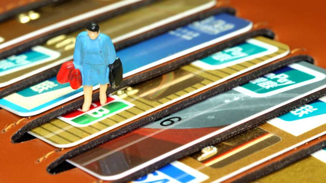 哈登生涯三分犯规次数领跑，10年，米兰体育App，生涯累计747次，库里仅304次，三分犯规王之争