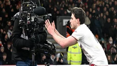 NBA激战正酣：背靠背对决悬念迭起，昨日3胜2负战局烽火升级！