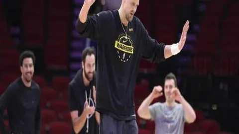 周鵬强调：传球障碍与内线乏力问题亟待解决