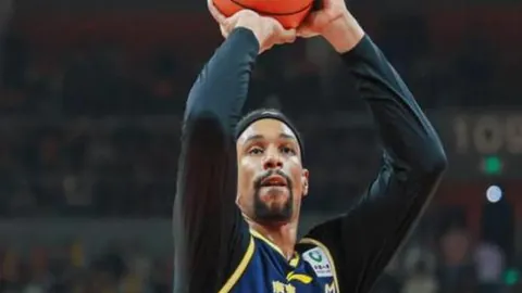 巴赫北京奥运博物馆考察盛赞“双奥”遗产应用 2025-02-21